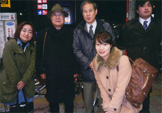 高田馬場の駅前で