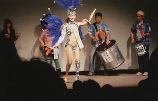 「都知事選を振り返る会」なのにサンバ