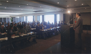 アークヒルズクラブで160人が