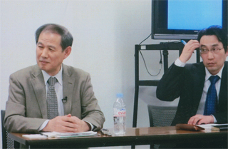 賛成派（と司会者）