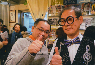 「週刊金曜日」の白井氏と