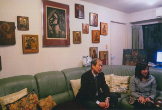 壁には、貴重なイコンのコレクションが