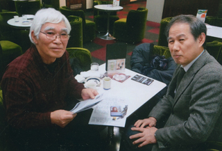 足立正生さんと