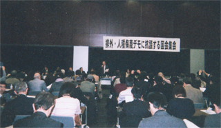 多くの新聞に取り上げられました