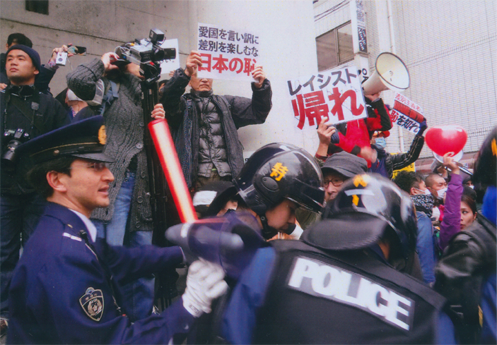 「排外デモ」に反対する人々