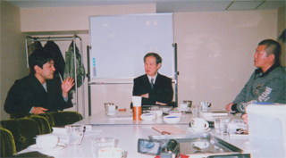 熱く、激しく、語り合ってます