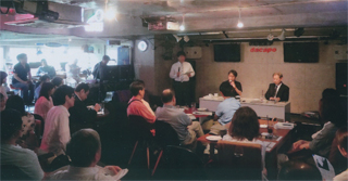 司会の岩井氏、青木さん、鈴木