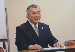 講演する村田先生