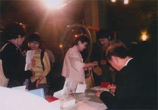 講演後のサイン会