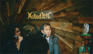 「生フクロウ」です。見つめる高木氏と私（6/24）
