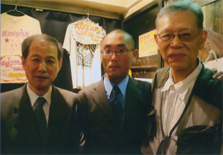 この３羽は人間です。でも「翼」を持ってます