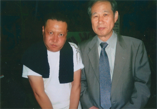 生の「鳥肌実」です