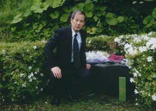 唐牛健太郎さんのお墓の前で（7/6）