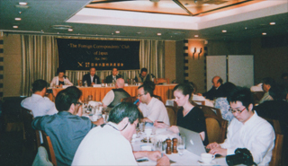 多くの国の記者から質問を受けました