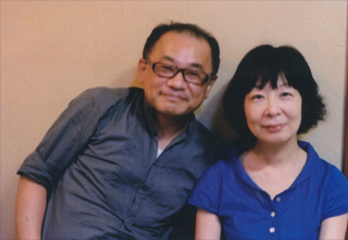 「週刊金曜日」の白井さんと奥さん