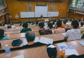 皆、熱心に聞いてます