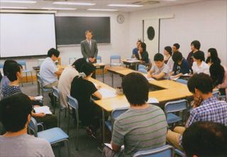 まず、私が三島について語りました