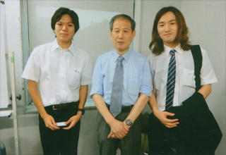 「鵬志会」の石田、小泉氏と