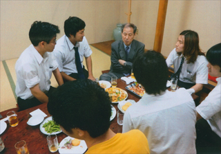 ５人ずつ交替で、質問を受けました