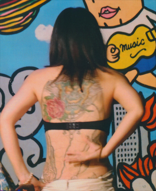 入れ墨を披露してくれた人も