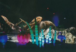 恐竜が闘ってました