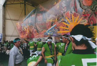 これは出陣前のねぶたです