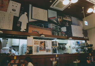 駅の食堂は、太宰一色です