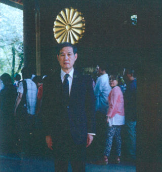 正午、靖国神社に行きました