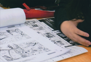 資料の漫画を読みながらの授業