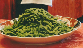 「だだちゃ豆」が大皿に何十と…