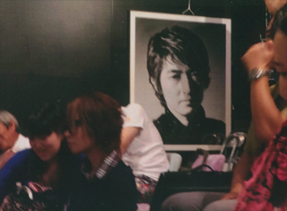 客席には見沢氏の遺影が