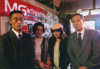 見沢氏のお母さんを囲んで