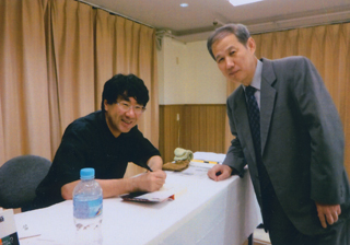 中川右介さんにサインをもらう