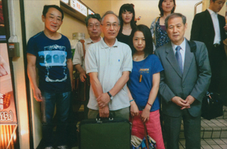 対談が終わって、ギャラリーの人々と