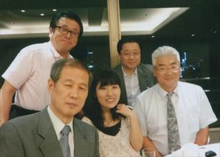 私は１回生。隣りの女性は何と40回生