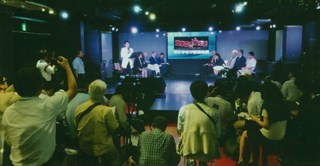 記者で一杯でした