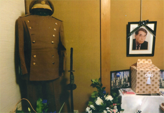 持丸博氏。「楯の会」の制服も