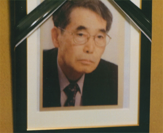 持丸博氏。69才でした