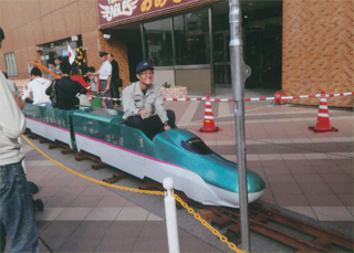 「ミニ新幹線」が走ってました