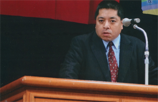 挨拶する佐藤優さん