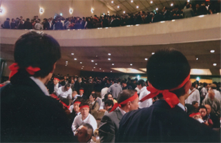 満員の日比谷公会堂