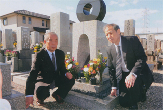 森田必勝氏のお墓で