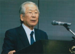 「経営塾」で講演する渡邊五郎さん（12/16月）