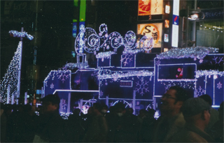 新橋の列車もライトアップ