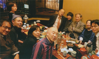 杉山卓男さんを囲んで