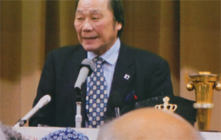 挨拶する輪島功一さん