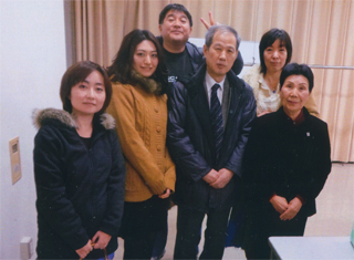 袴田ひで子さん（右）と