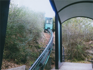 ホテルの間を結ぶモノレール