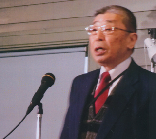 講演する原田完二さん