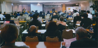 満員の会場です